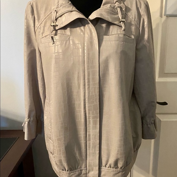 Zenergy by Chico’s Lightweight Zip Jacket - Picture 2 of 9